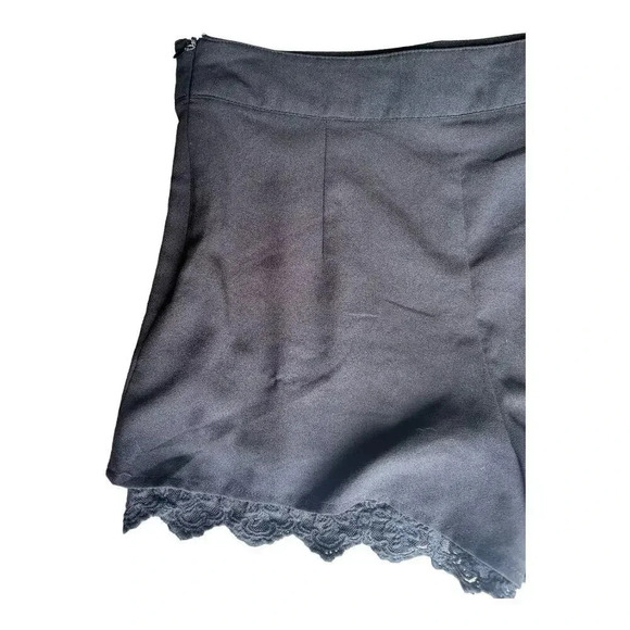 Forever21 Black Shorts With  Lace Trim Size Medium - Picture 2 of 6